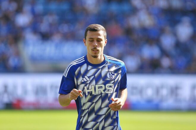 2. Bundesliga: Schalke verteidigt Tabellenführung