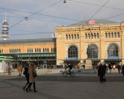 Hannover Hauptbahnhof, Polizei, Ermittlungen, Verletzung, Messerangriff, Untersuchungshaft, dramatische Situation.