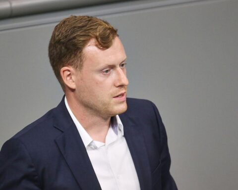 AfD-Bundestagsfraktion schließt Jan Wenzel Schmidt nach Vorwürfen aus.