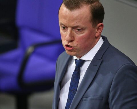 Adis Ahmetovic spricht zu Israel und USA über völkerrechtswidrigen Krieg gegen den Iran.