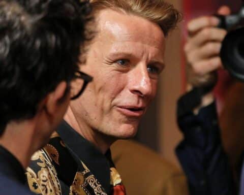 Alexander Scheer spricht offen über ADHS-Diagnose und Drogenkonsum in Berlin.