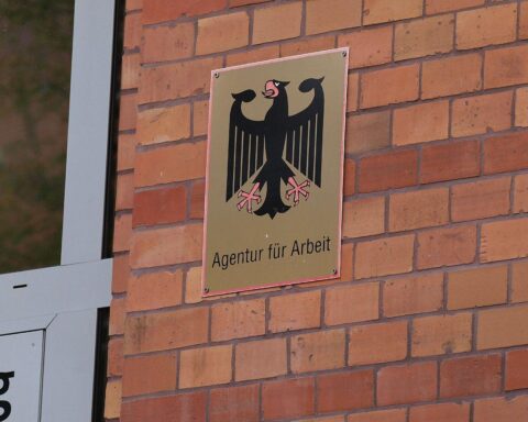 Anstieg der Arbeitslosigkeit in Bayern, 329.303 Arbeitslose im März 2023, Statistik.