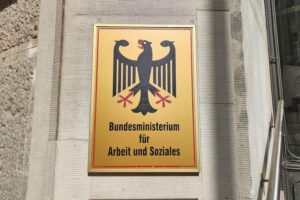 Verhandlungen über Krankenversicherungskosten: Arbeitsministerium lehnt Übernahme für Bürgergeldempfänger ab.