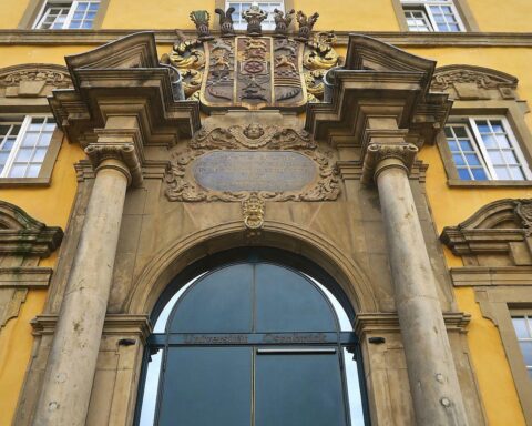 Grafik mit steigenden Forschungsausgaben für 2024, Hochschulen, Unternehmen und Geschlechterverteilung im Fokus.