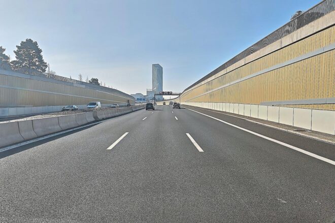 Autofahrer flüchtet vor Polizei auf Berliner Stadtautobahn