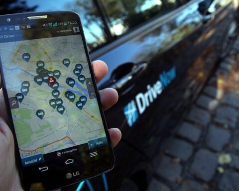 BMW-Chef Oliver Zipse diskutiert Carsharing und zukünftige Herausforderungen für die Automobilbranche.