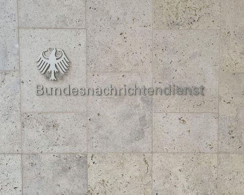 Bundesnachrichtendienst-Dokumente über Adenauers geheimes Liebesleben und mögliche familiäre Verwicklungen.