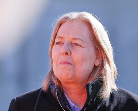 Bärbel Bas und Dietmar Woidke bei der Eröffnung der Fachkräftewerkstatt bei Rolls-Royce.