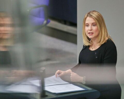 Verena Hubertz spricht über Gründung einer Bundeswohnungsbaugesellschaft zur Lösung der Wohnungsnot in Deutschland.