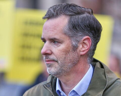 Christian Dürr im Fokus: Rücktritt als FDP-Chef und bevorstehende Neuwahlen.