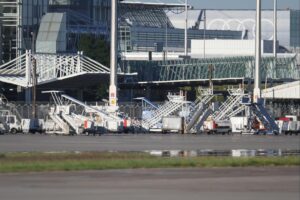Fluggasttreppen am Münchner Flughafen, symbolisch für Capacititätserweiterung und Ausbaupläne der Lufthansa.