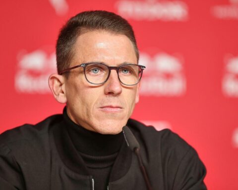 VfL Wolfsburg trennt sich von Trainer Daniel Bauer, Nachfolger Dieter Hecking soll retten.