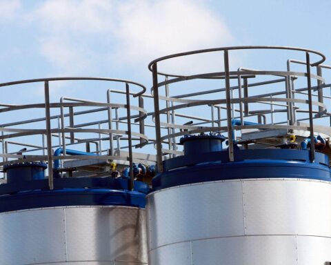 Öltanks und Ölreserven im Fokus der Energiekrise und steigender Preise in Deutschland.