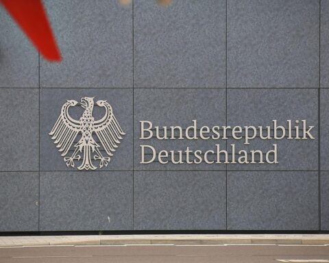 Ein Bild von Berliner Krankenhäusern und der Bundeswehr während einer Übung zur Krisenbewältigung.