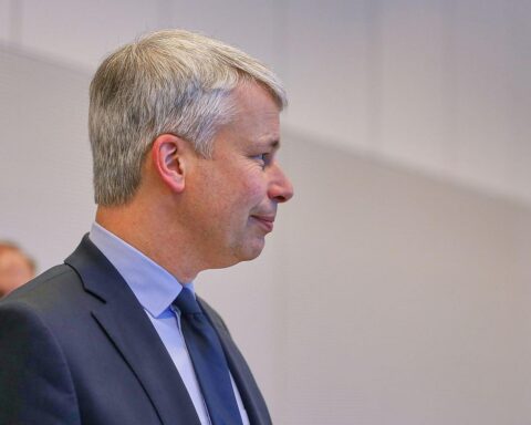 Steffen Bilger präsentiert steuerliche Entlastungen für kleine und mittlere Einkommen in Berlin.