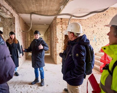 Bauarbeiten für Bochums neues 'Haus der Musik' am Marienplatz, moderne Architektur, kreative Räume.