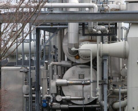 Bild einer Gas-Verdichterstation mit Fokus auf Energieversorgung und Infrastruktur in Ostdeutschland.