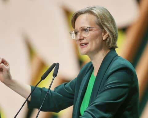 Franziska Brantner lädt frühere FDP-Wähler zur Unterstützung der Grünen und liberalen Demokratie ein.