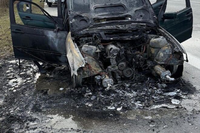 Brennender Pkw löst Böschungsbrand auf A1 bei Elsdorf aus