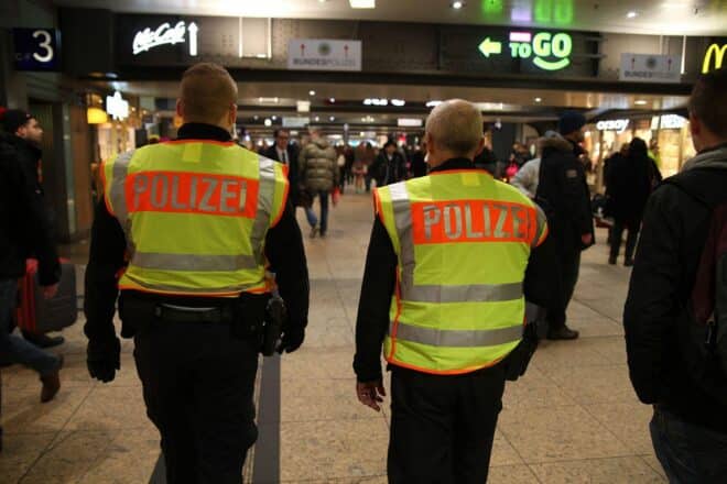 Bundespolizei an Bahnhöfen und Flughäfen in Alarmbereitschaft