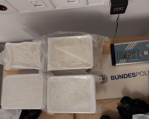 Zwei Kilogramm Crystal-Meth in professionellen Verstecken, eingezogen von der Bundespolizei.