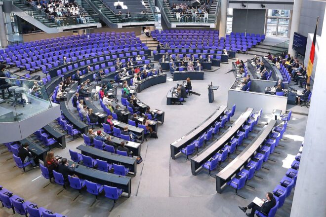 Bundestag will sich Tempo bei Sozialreformen nicht diktieren lassen