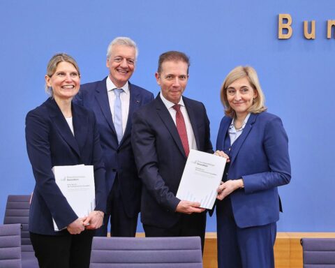 Gesundheitsexperten diskutieren Reformvorschläge zur Stabilisierung des Gesundheitssystems in Schleswig-Holstein.