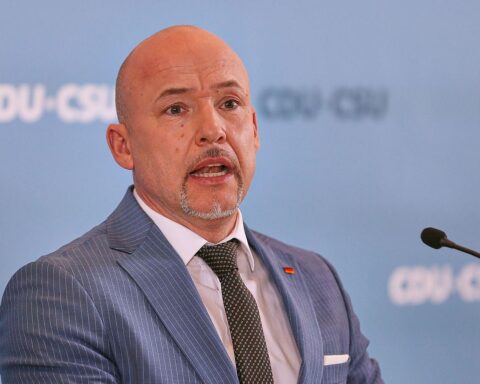 Alexander Hoffmann diskutiert Wahlrechtsreform in Berlin; Fokus auf klare, verständliche Gesetze.