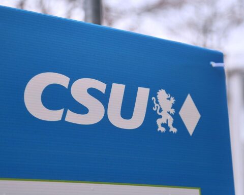 Söder spricht über schnelle Reformen und Wettbewerbsfähigkeit in Krisenzeiten. Dringlichkeit betont.