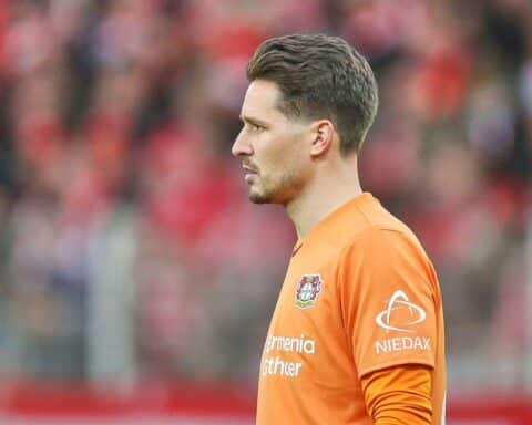 Arsenal-Spieler jubeln nach dem 2:0-Sieg gegen Bayer Leverkusen im Champions-League-Spiel.