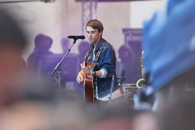 Clueso auf Platz eins der Album-Charts