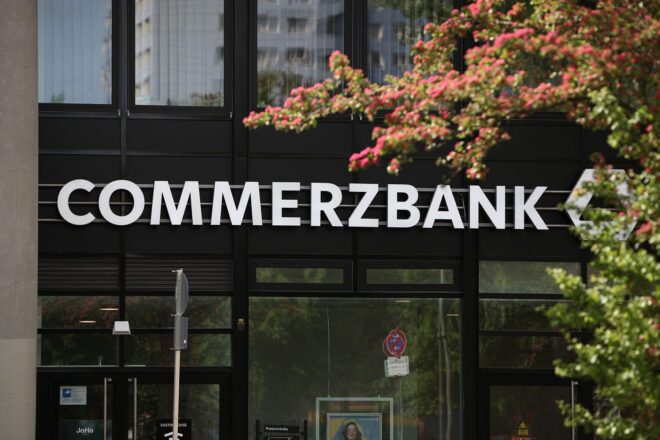 Commerzbank-Chefin bekräftigt Eigenständigkeit des Geldinstituts