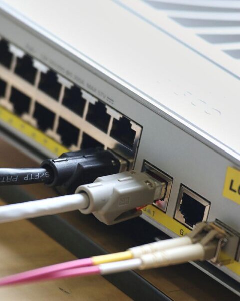 Grafik mit Miet- und Datenschutzsymbolen, die Regeln für Vermieter und Mieter veranschaulichen.