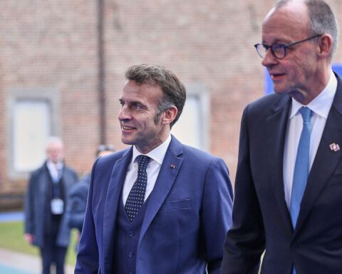 Macron und Merz diskutieren verstärkte nukleare Zusammenarbeit zwischen Frankreich und Deutschland.