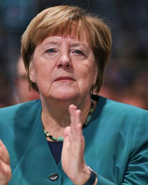 Angela Merkel, Lech Walesa, Wolodymyr Selenskyj, geehrt als Mitglieder des Europäischen Ordens.