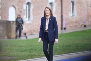 Roberta Metsola spricht über EU-US-Beziehungen, betont Einheit und Herausforderungen in der Demokratie.