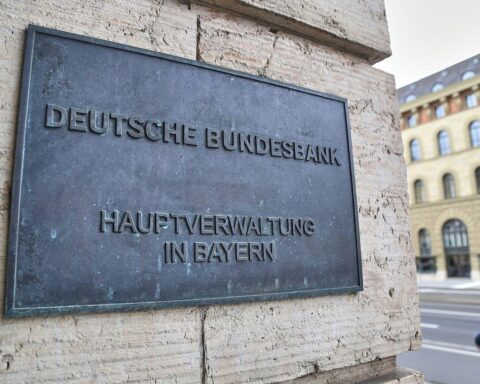 Digitaler Euro und Goldreserven: Bundesbank verteidigt Strategie gegen US-Abhängigkeit und Kritik.