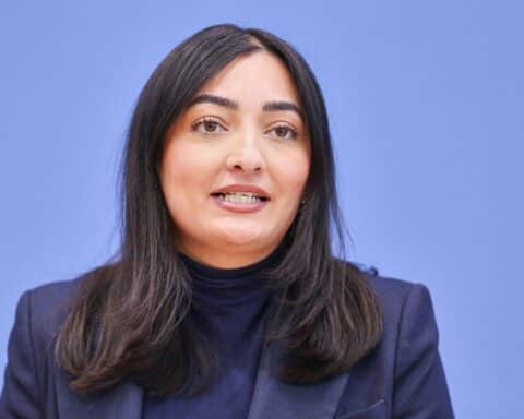 Reem Alabali Radovan spricht über Deeskalation im Nahen Osten und den Schutz der Zivilbevölkerung.