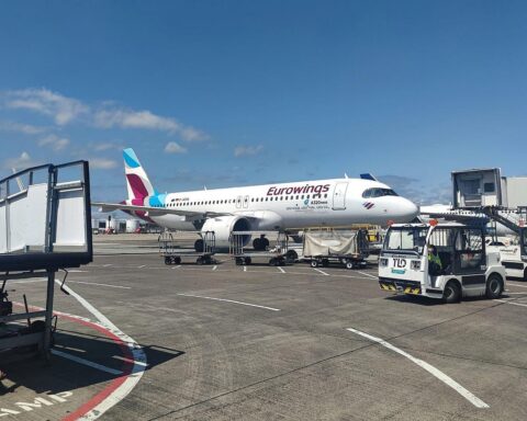 Piloten von Eurowings drohen mit Streik während der Osterferien wegen gescheiterter Tarifverhandlungen.