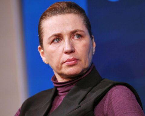 Mette Frederiksen während der Dänischen Parlamentswahl, die Sozialdemokraten trotz Verlusten führend.
