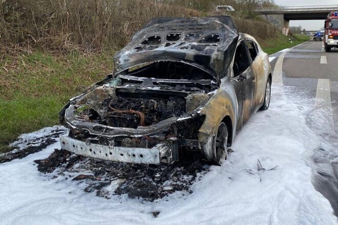 Fahrzeugbrand auf A65 bei Neustadt an der Weinstraße
