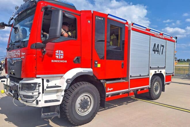 Feuer in Delmenhorster Unterstand verhindert Übergreifen auf Sozialkaufhaus