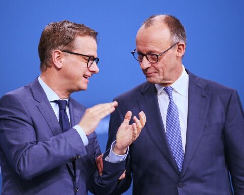 Politiker der Union diskutieren Wählerumfrageergebnisse und politische Kompetenzen in Deutschland.