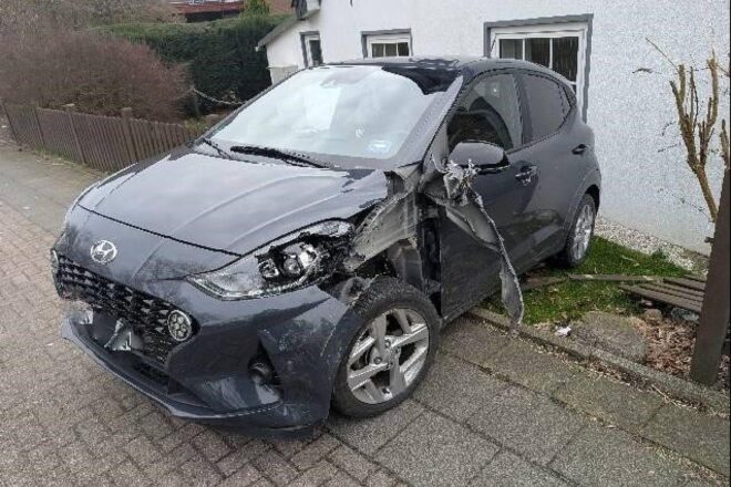 Frontalzusammenstoß in Stotel verursacht hohen Sachschaden