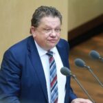 Andreas Philippi warnt vor steigenden Krankenkassenbeiträgen und fordert Reformen im Pflegebudget.