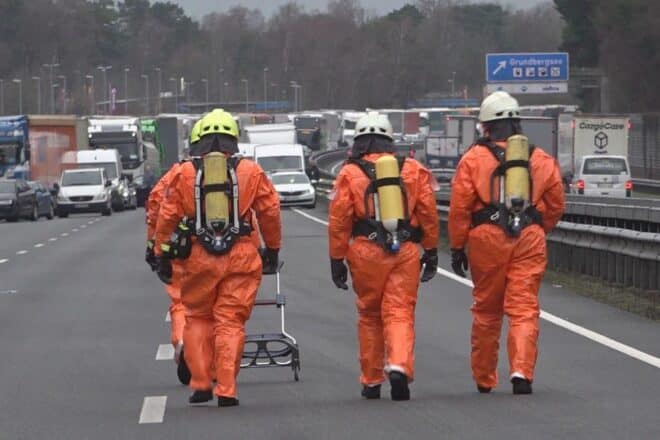 Gefahrguteinsatz auf A1 bei Sottrum nach Lkw-Unfall