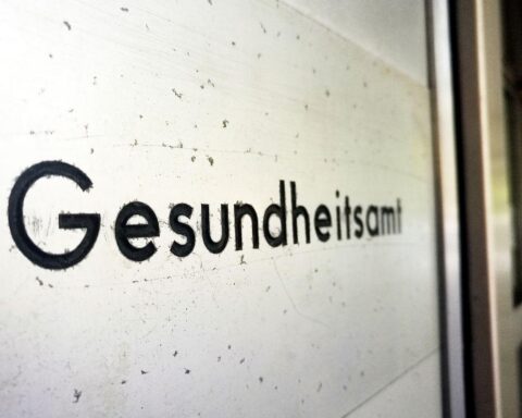 Bayerns Gesundheitsministerin Judith Gerlach fördert den Öffentlichen Gesundheitsdienst zur карьерен Awareness.