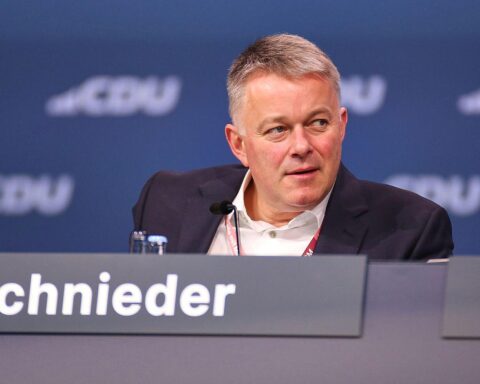 Gordon Schnieder, CDU-Kandidat, optimistisch im Wahlkampf, betont Bedeutung von Bildung, Gesundheit, Sicherheit.