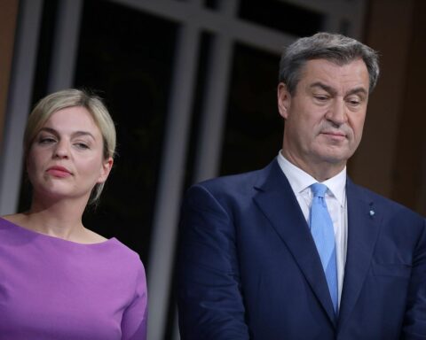 Katharina Schulze und Markus Söder diskutieren über Energiesicherheit und politische Forderungen.