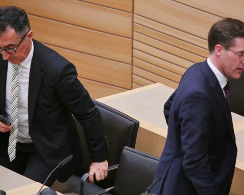 Cem Özdemir und Manuel Hagel diskutieren über die Ministerpräsidenten-Posten in Baden-Württemberg.